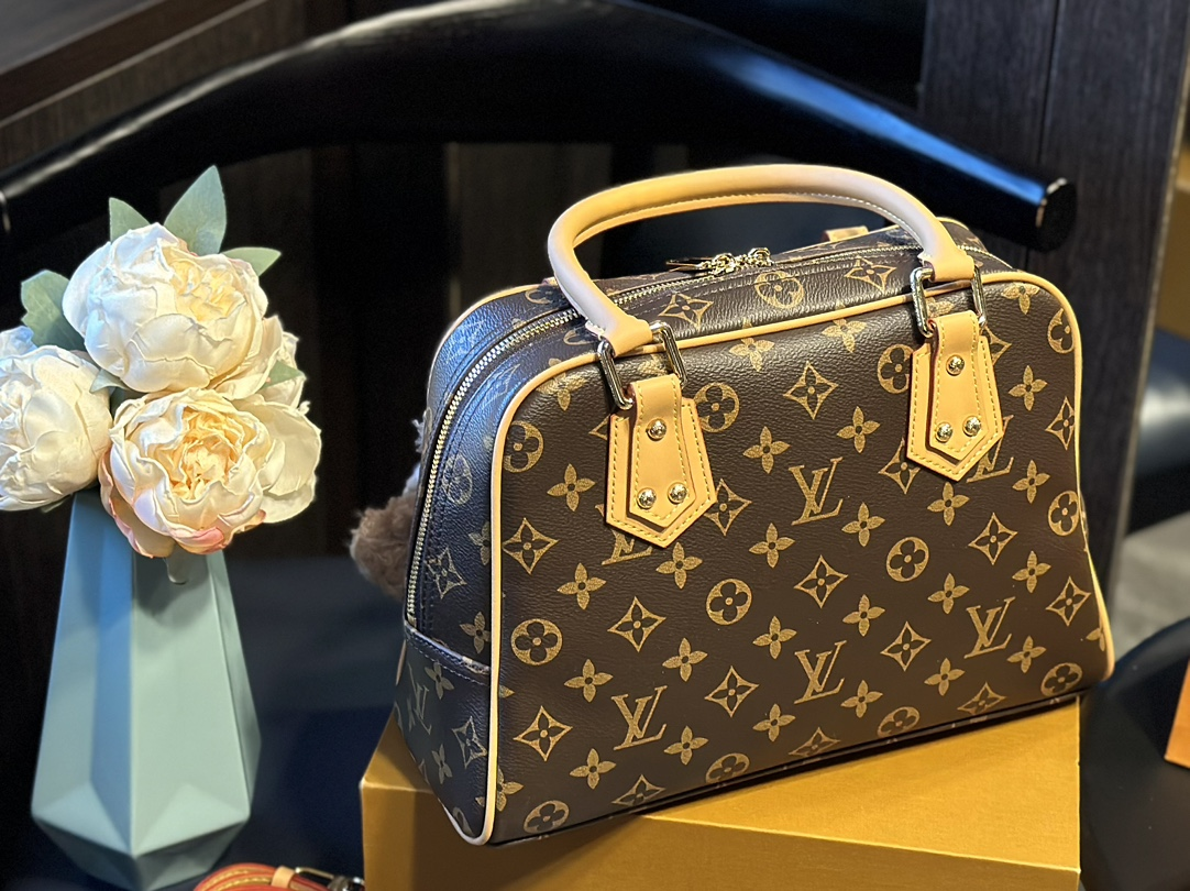 Louis new arrival Manhattan vintage bag size:30 * 20cm