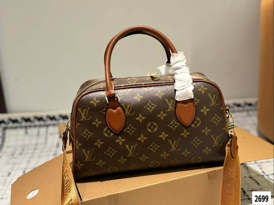 Louis new arrival tote bag size: 30*16 cm