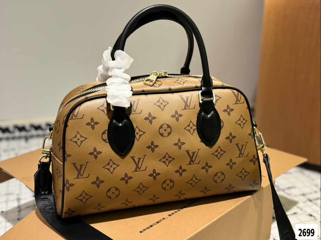 Louis new arrival tote bag size: 30*16 cm