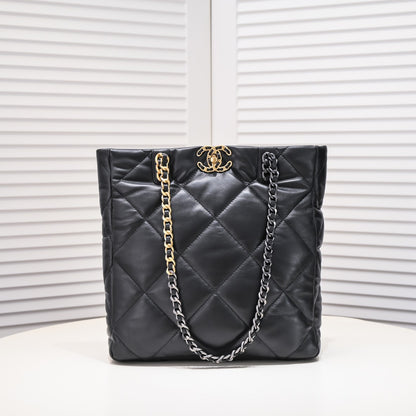 CC 22b 19 BAG tote