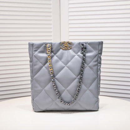 CC 22b 19 BAG tote