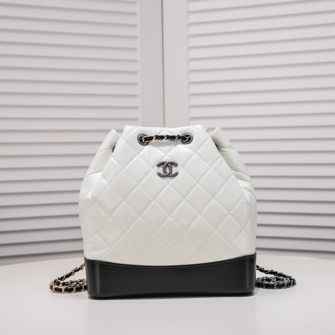 CC 17 Gabrielle backpack size : 24*23*11.5cm
