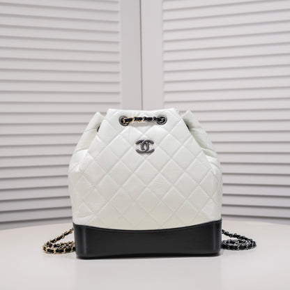 CC 17 Gabrielle backpack size : 24*23*11.5cm
