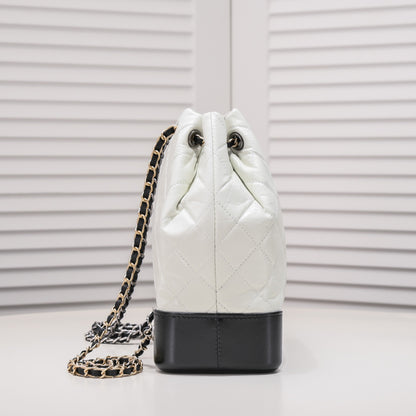 CC 17 Gabrielle backpack size : 24*23*11.5cm