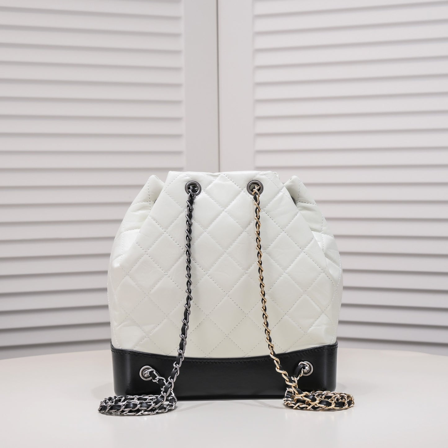 CC 17 Gabrielle backpack size : 24*23*11.5cm