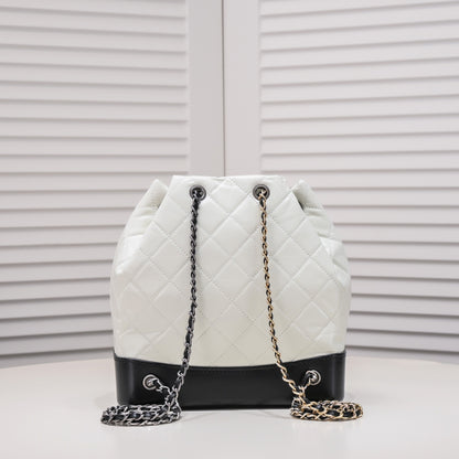 CC 17 Gabrielle backpack size : 24*23*11.5cm