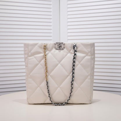 CC 22b 19 BAG tote