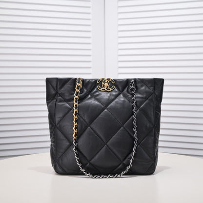 CC 22b 19 BAG tote