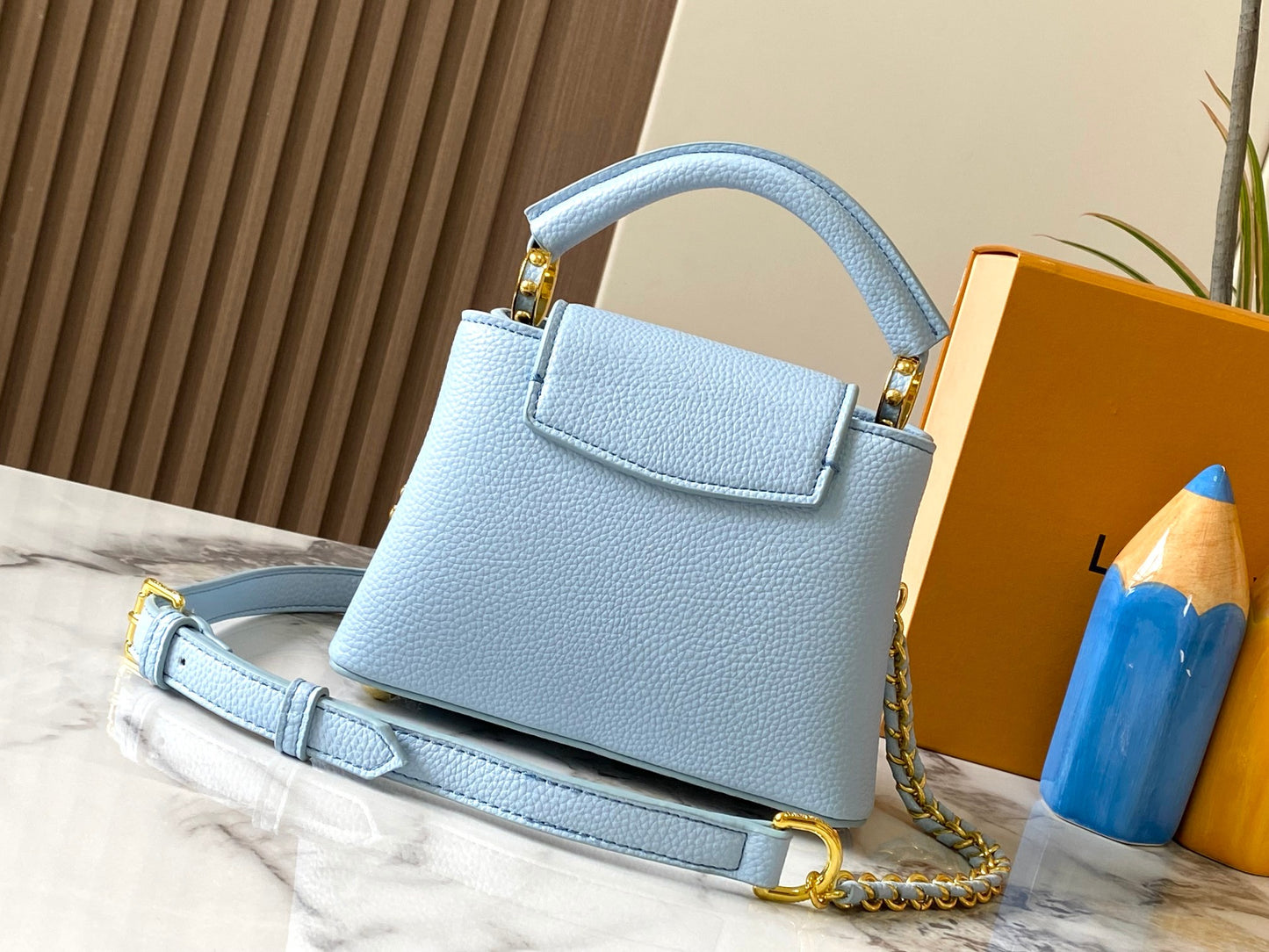 Louis Milky Way Capucines BB  Taurillon leather M23082 size: 21×14×8cm