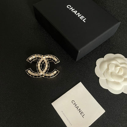 Cc brooch 0076