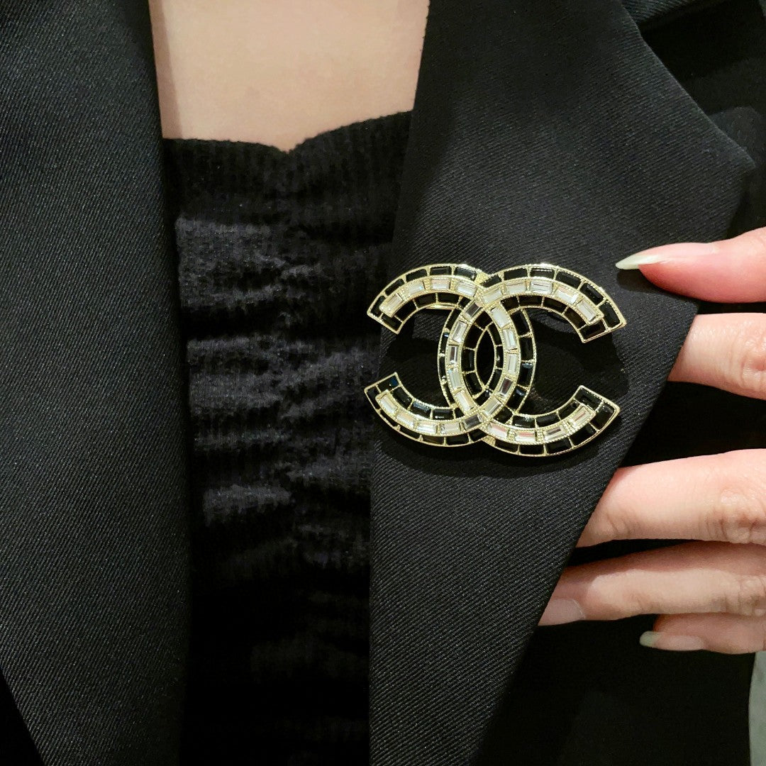 Cc brooch 0076