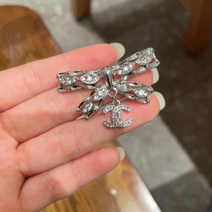 Cc brooch 0075