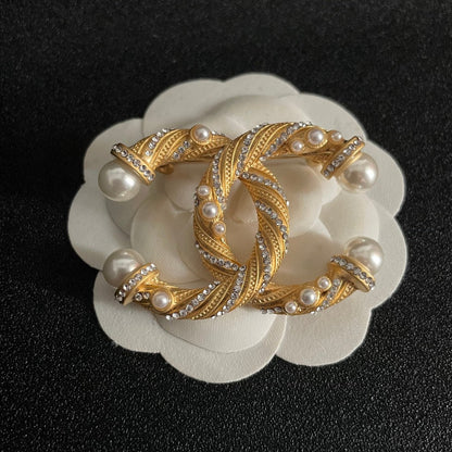 Cc brooch 0068