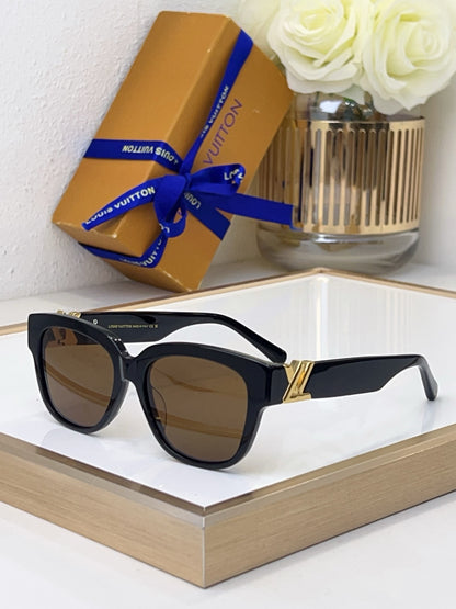 Louis Eyewear SIZE: 53-18-140
