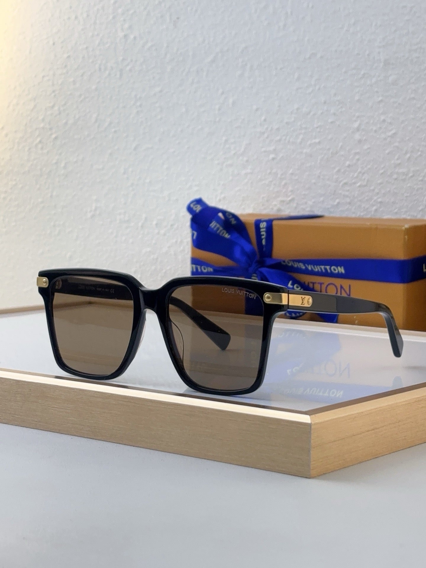 Louis Eyewear SIZE: 57-16-145