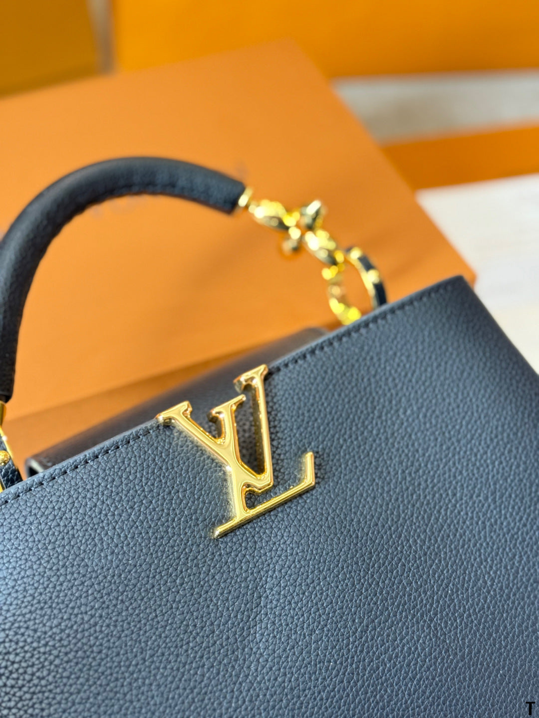 Louis new arrival capucines bag 008
