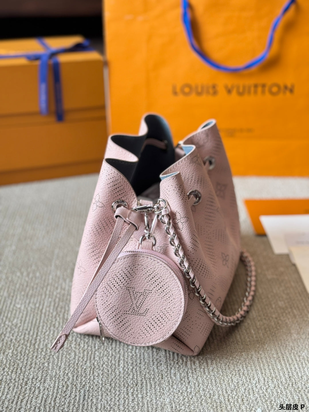 Louis new arrival  bella Monogram bag size: 16*20 cm