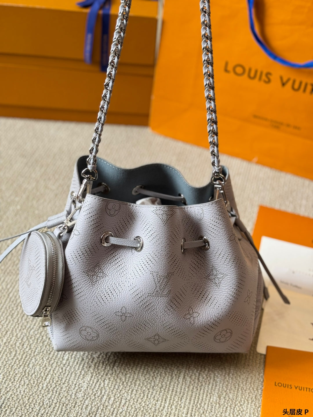 Louis new arrival  bella Monogram bag size: 16*20 cm