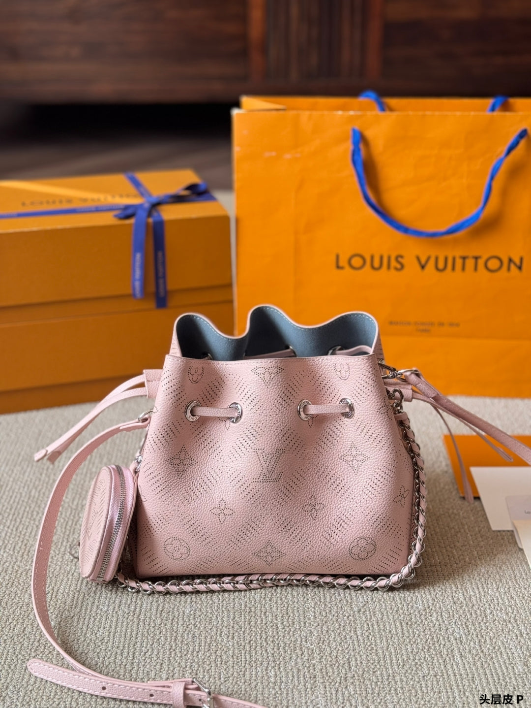 Louis new arrival  bella Monogram bag size: 16*20 cm