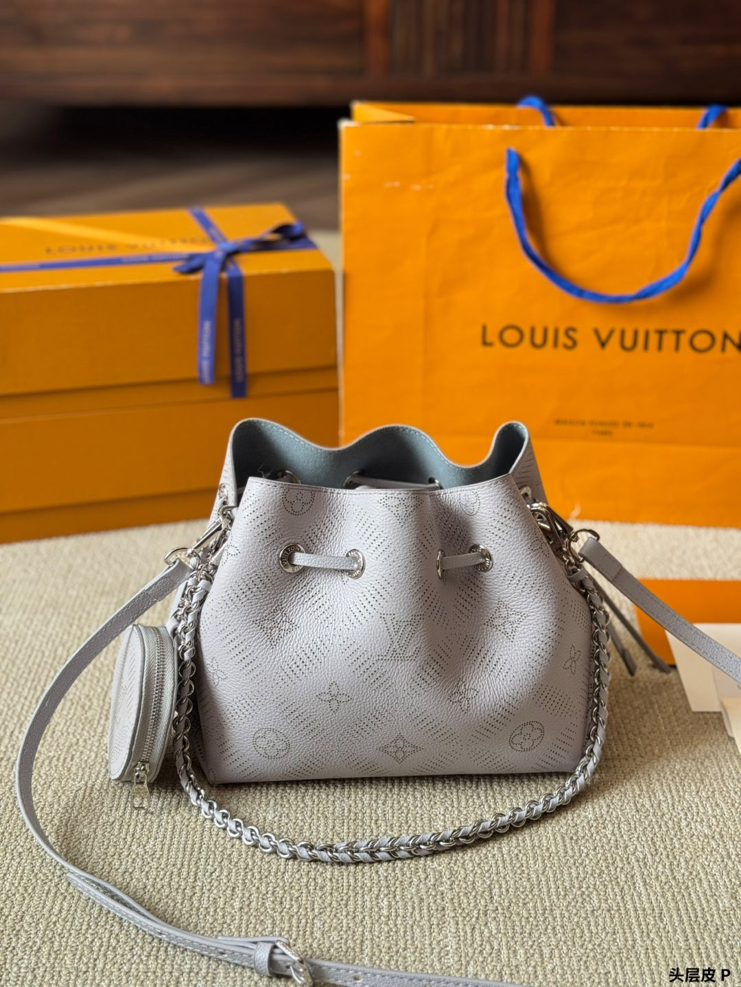 Louis new arrival  bella Monogram bag size: 16*20 cm