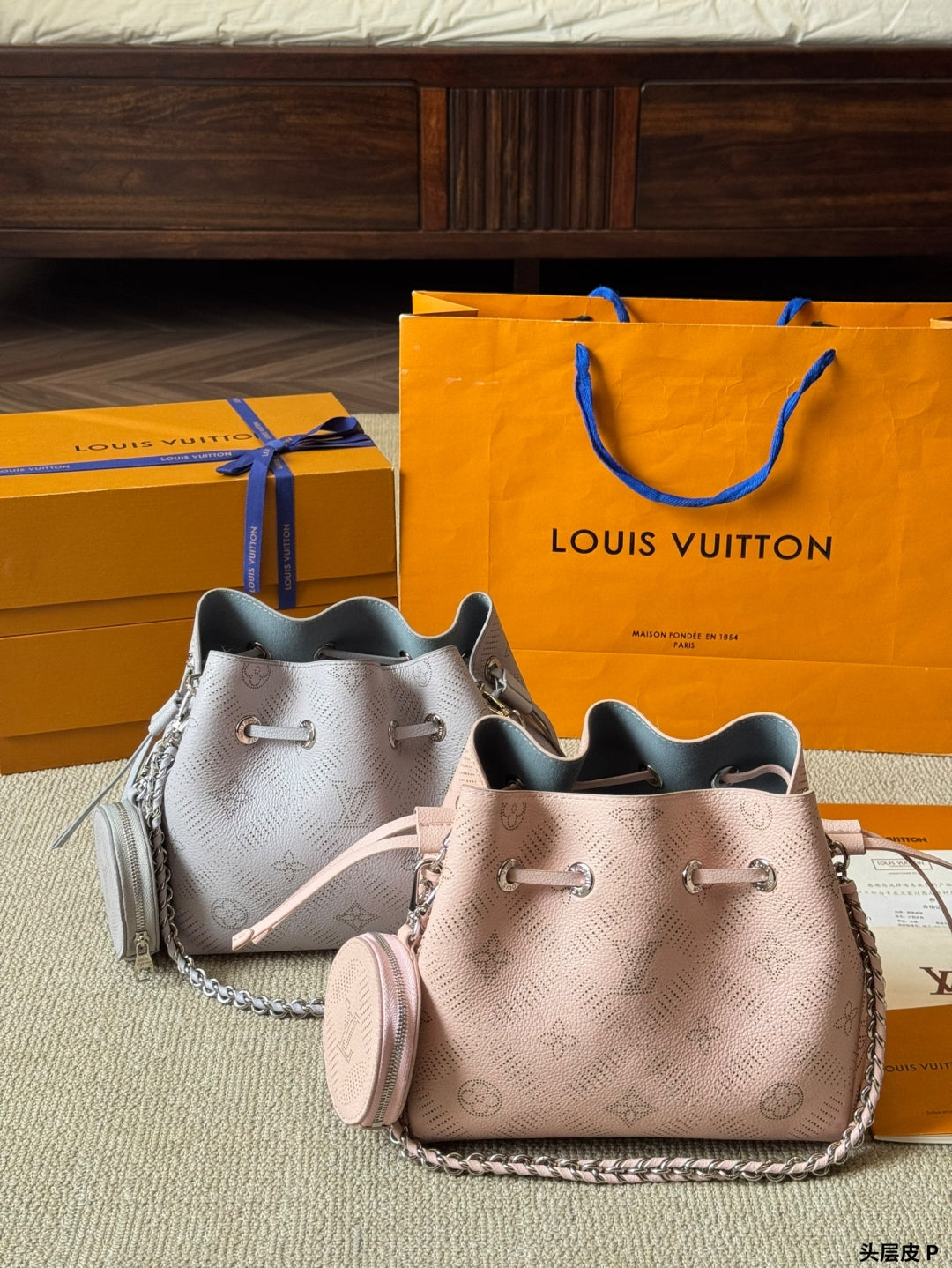 Louis new arrival  bella Monogram bag size: 16*20 cm