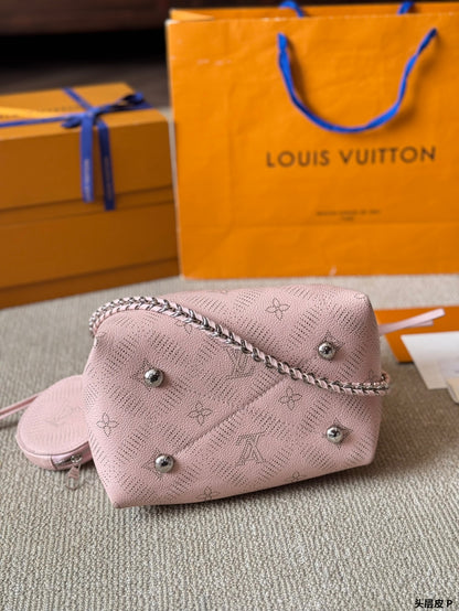 Louis new arrival  bella Monogram bag size: 16*20 cm