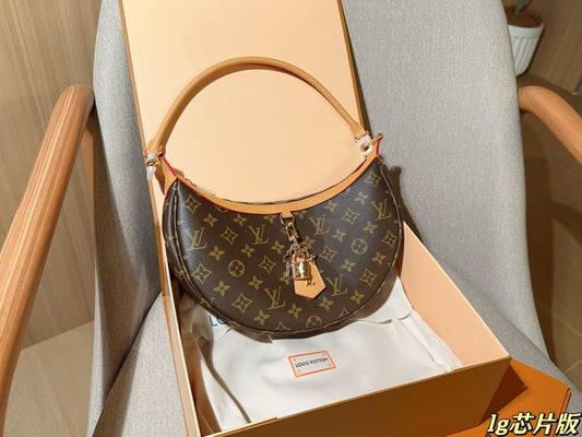 Louis new arrival looping hobo bag size: 27*14*6 cm