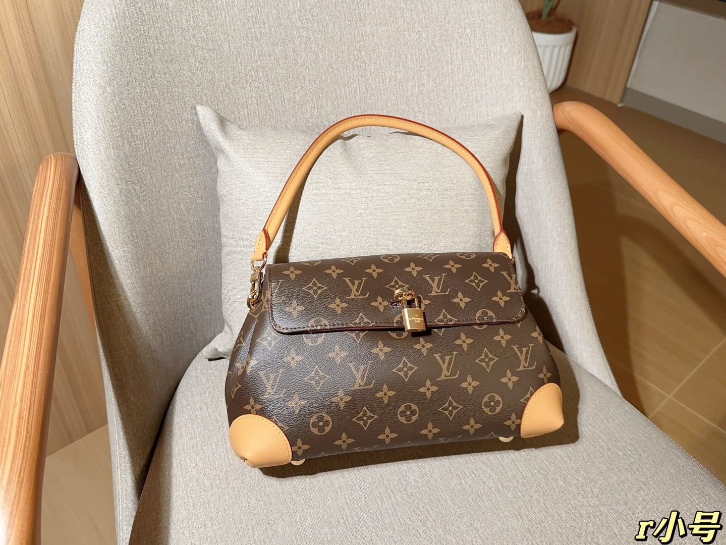 Louis new arrival 25ss HideAway hobo bag size: 30*19*11 cm