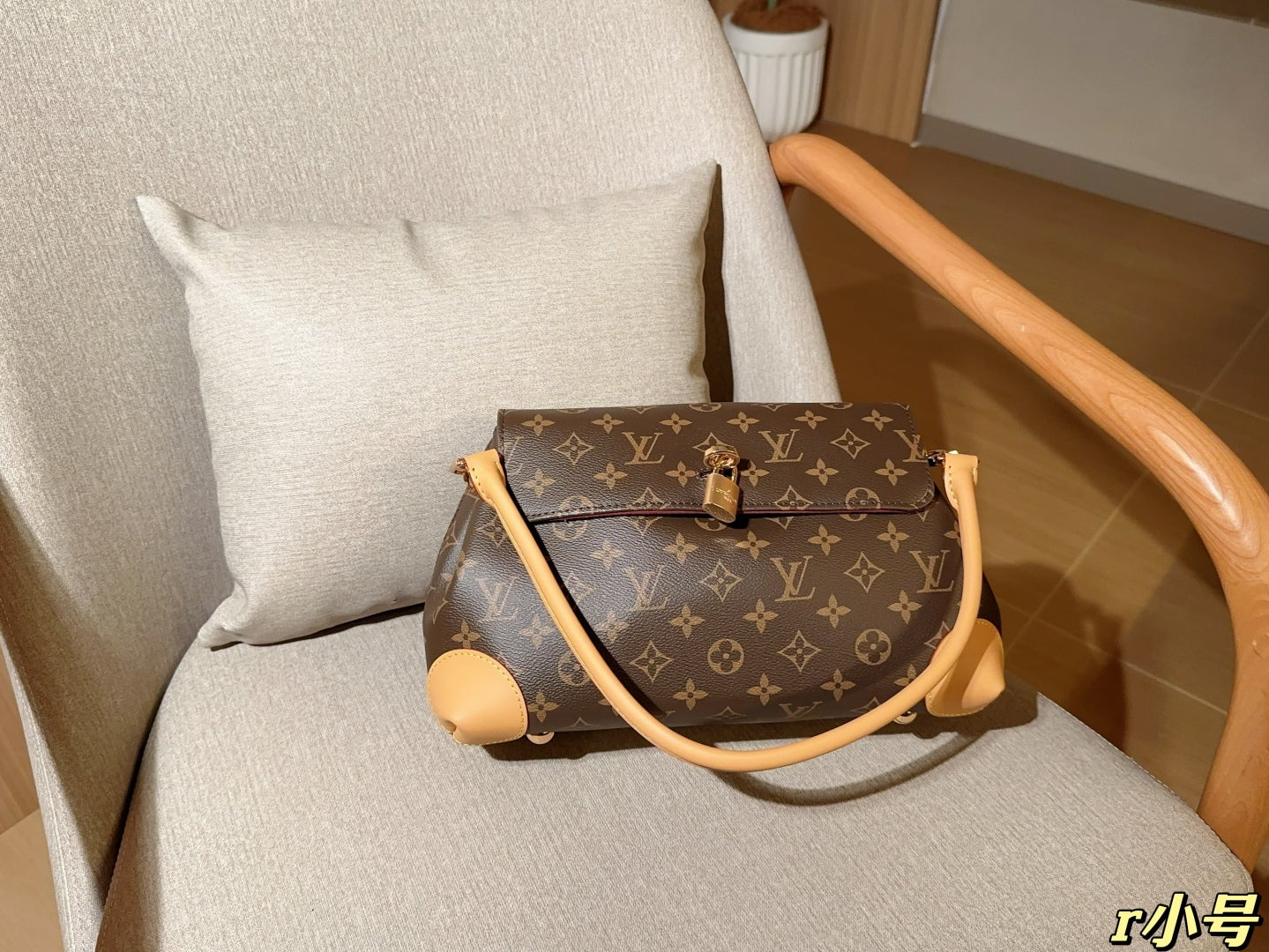 Louis new arrival 25ss HideAway hobo bag size: 30*19*11 cm