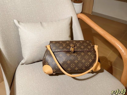 Louis new arrival 25ss HideAway hobo bag size: 30*19*11 cm