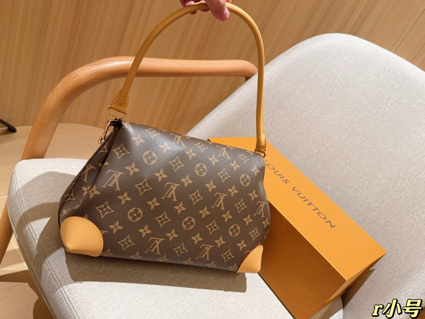Louis new arrival 25ss HideAway hobo bag size: 30*19*11 cm