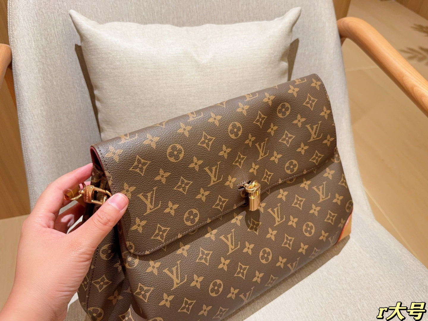 Louis new arrival 25ss HideAway hobo bag size: 30*19*11 cm