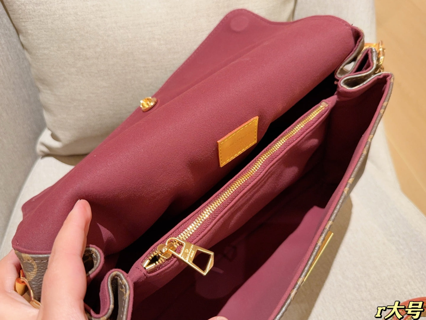 Louis new arrival 25ss HideAway hobo bag size: 30*19*11 cm