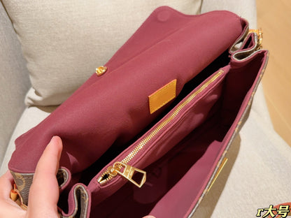 Louis new arrival 25ss HideAway hobo bag size: 30*19*11 cm