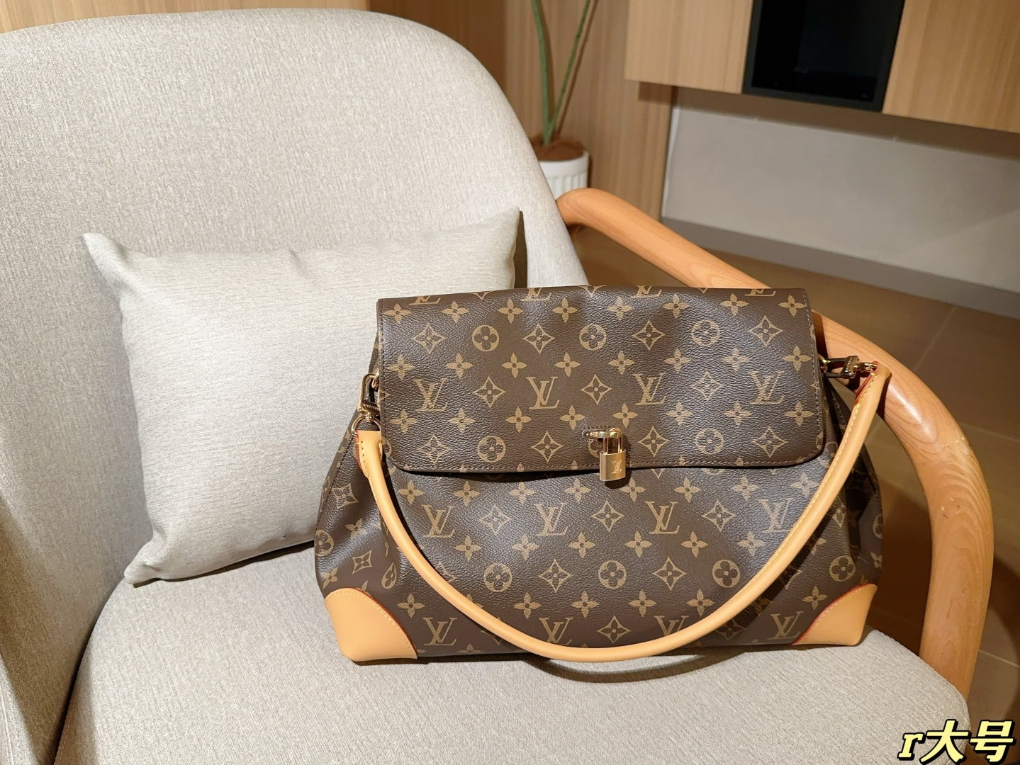 Louis new arrival 25ss HideAway hobo bag size: 30*19*11 cm