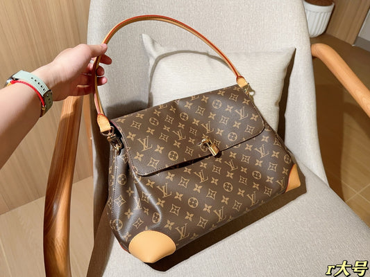 Louis new arrival 25ss HideAway hobo bag size: 30*19*11 cm