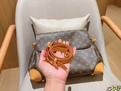 Louis new arrival 25ss HideAway hobo bag size: 30*19*11 cm