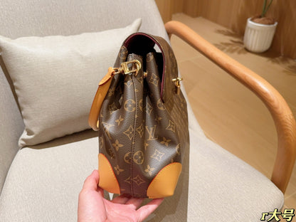 Louis new arrival 25ss HideAway hobo bag size: 30*19*11 cm