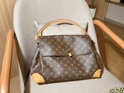 Louis new arrival 25ss HideAway hobo bag size: 30*19*11 cm