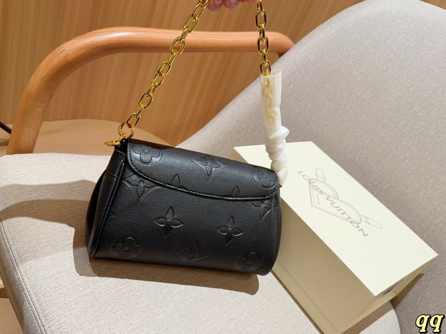 louis new arrival favourite hobo bag size: 24*14*9 cm