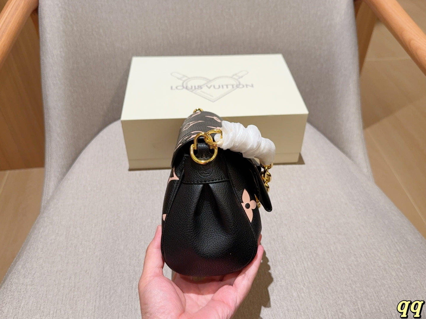 louis new arrival favourite hobo bag size: 24*14*9 cm