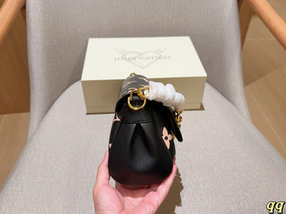 louis new arrival favourite hobo bag size: 24*14*9 cm