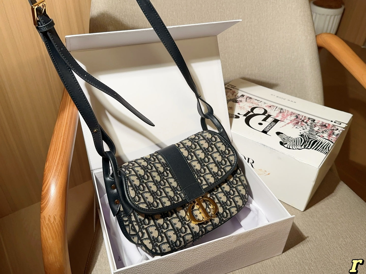 D new arrival 25ss bag size: 22*17*9 cm