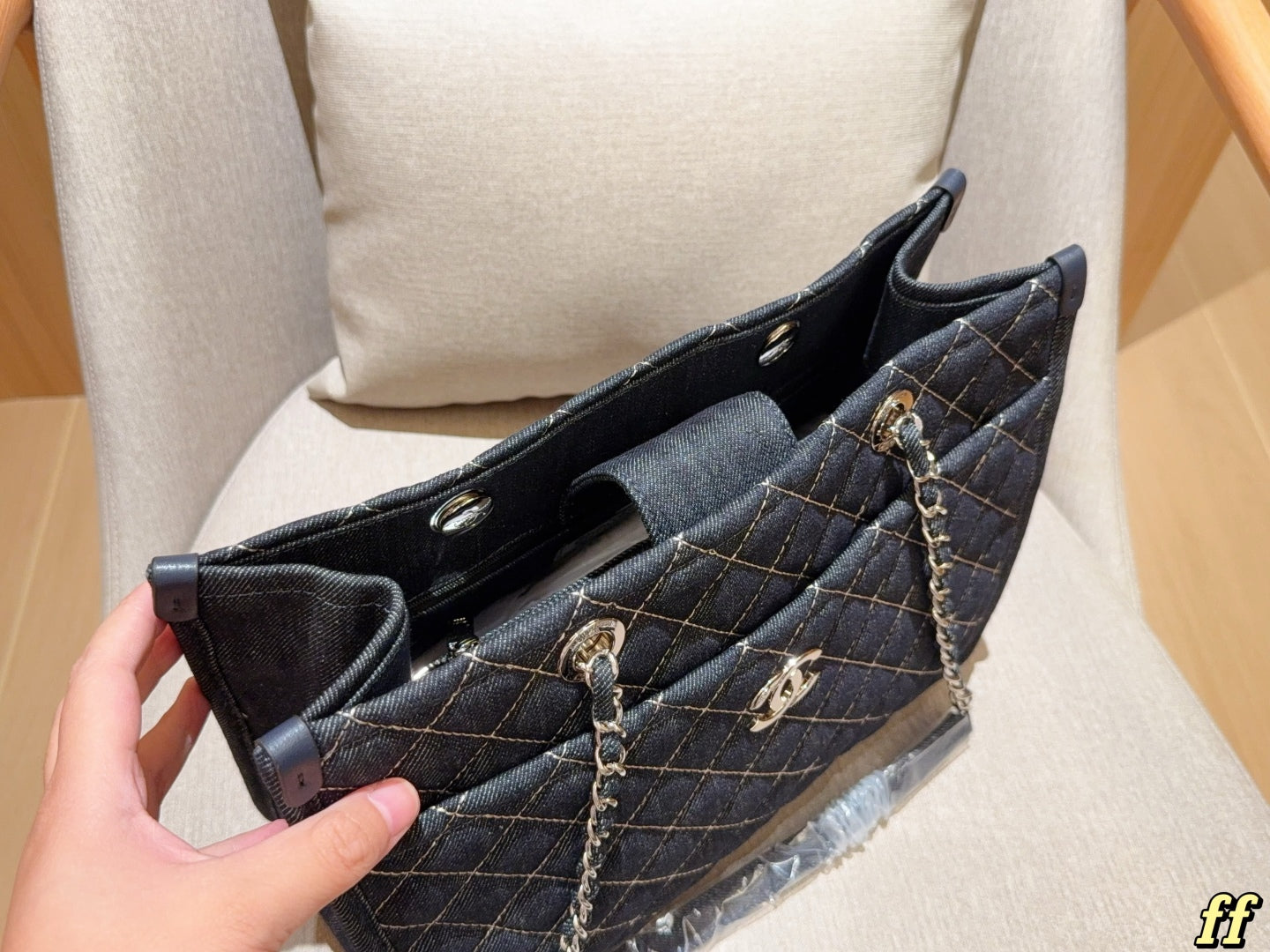 CC new arrival vintage denim tote bag size: 33*25*13 cm