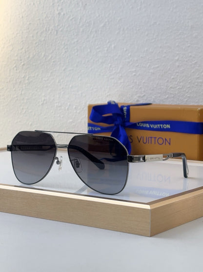 Louis Eyewear SIZE: 61-14-145