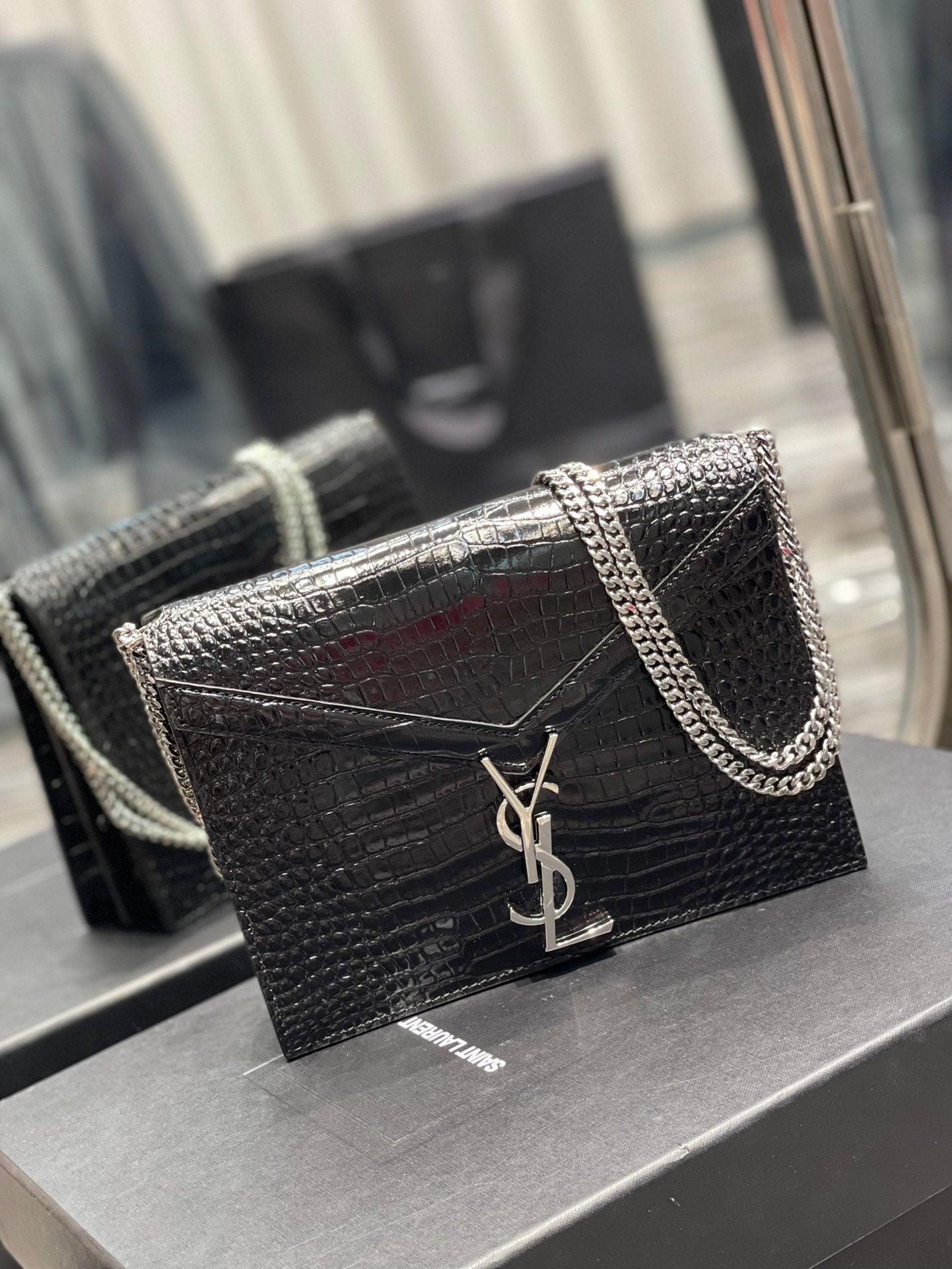 Y Cassandra Medium Chain Bag Black