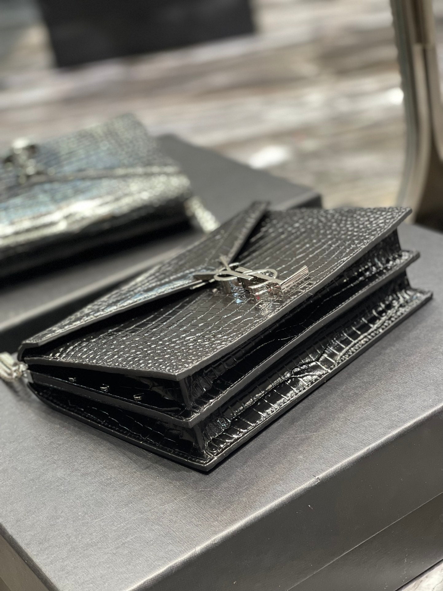 Y Cassandra Medium Chain Bag Black