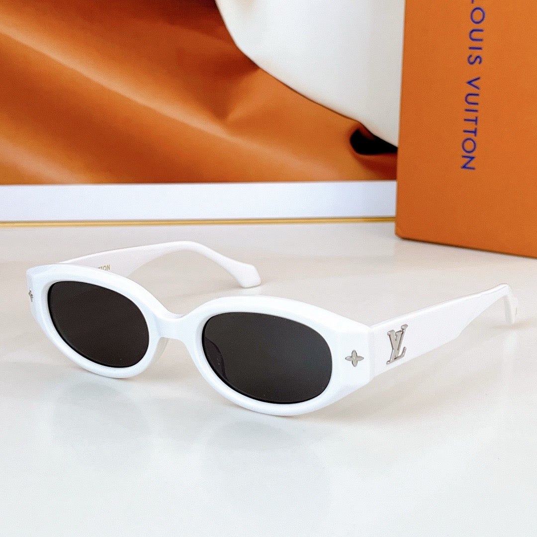 Louis Eyewear SIZE: 51-23-145