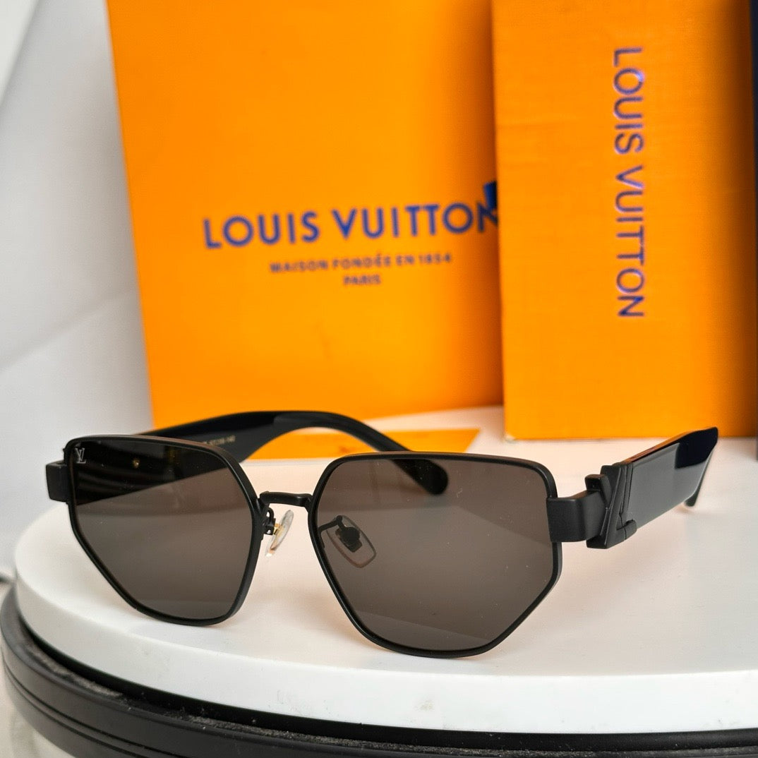 Louis Eyewear SIZE: 57-16-140