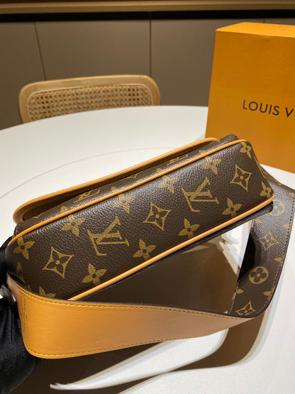 Louis new arrival 2024 bag size: 22x14x8 cm